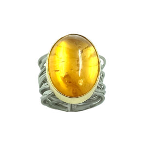 Δαχτυλίδι από ασήμι 925 με εντυπωσιακό πολύτιμο λίθο Σιτρίν και λεπτομέρεια χρυσώματος Κ24. Premium ελληνική δημιουργία με φωτεινή ενέργεια!