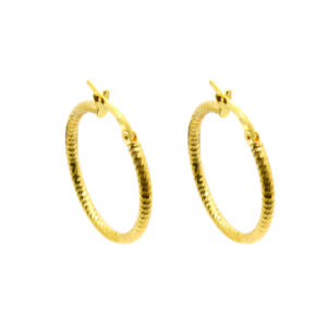 Κομψοί και ανάγλυφοι κρίκοι από Ασήμι 925. Νεανικό design που συνδυάζεται με κάθε ντύσιμο. Ιδανικοί για όλες τις περιστάσεις.