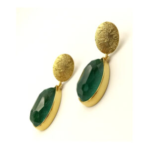 Κομψά σκουλαρίκια από Ασήμι 925, επιχρυσωμένα με διπλή στρώση χρυσού 24Κ και φυσική πέτρα αβεντουρίνης. Ιδανικά για chic εμφανίσεις.