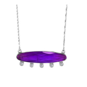 Κομψό κολιέ από Ασήμι 925, με αμέθυστο και ζιργκόν σε σχήμα οριζόντια ναβέτα. Ιδανικό για chic εμφανίσεις με διαχρονικό χαρακτήρα από το πρωί έως το βράδυ.