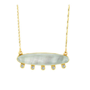 Κομψό κολιέ από Ασήμι 925, με αμέθυστο και ζιργκόν σε σχήμα οριζόντια ναβέτα. Ιδανικό για chic εμφανίσεις με διαχρονικό χαρακτήρα από το πρωί έως το βράδυ.