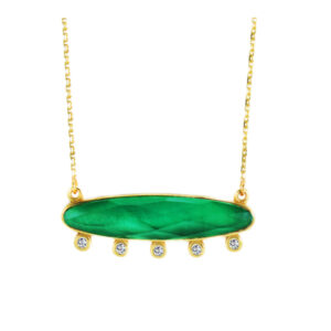 Κομψό κολιέ από Ασήμι 925, με πράσινο όνυχα και ζιργκόν σε σχήμα οριζόντια ναβέτα. Ιδανικό για chic εμφανίσεις με διαχρονικό χαρακτήρα από το πρωί έως το βράδυ