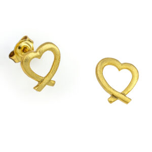 Κομψά σκουλαρίκια από επιχρυσωμένο ασήμι υψηλής ποιότητας με σχέδιο καρδιάς. Ιδανικό για ρομαντικές εμφανίσεις και δώρα με συβολικό χαρακτήρα.