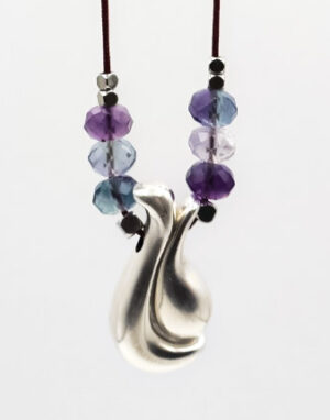 Κομψό χειροποίητο κόσμημα με διαχρονική αισθητική από τη DP Handmade Jewellery στη Λάρισα.