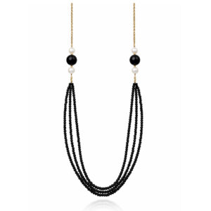 Χειροποίητο κολιέ από Ασήμι 925 με πέτρες μαύρου όνυχα, φυσικά μαργαριτάρια και επιχρυσωμένες λεπτομέρειες. Οργανική υφή και γλυπτική ισορροπία.