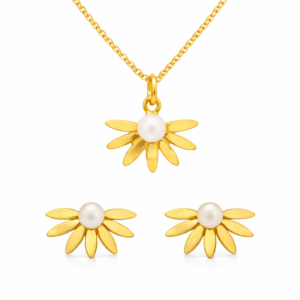 Χειροποίητο σετ από ασήμι 925 επιχρυσωμένο με Κ18, με φυσικό μαργαριτάρι και σχέδιο μισής μαργαρίτας. Ιδανικό για ιδιαίτερες εμφανίσεις με ρομαντικό χαρακτήρα.