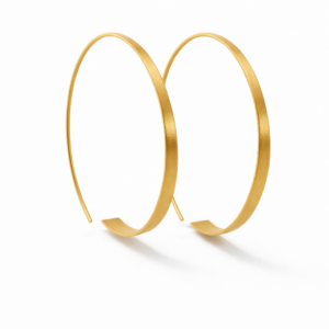 Χειροποίητοι κρίκοι από επιχρυσωμένο Ασήμι 925 με ματ υφή και διακριτική λάμψη. Νεανικό design. Ιδανικοί για καθημερινά outfits καθώς και elegant εμφανίσεις.
