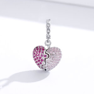 Charm διπλή καρδιά από ασήμι 925 με φτερά και ροζ ζιργκόν. Ρομαντικό κόσμημα αγάπης με λαμπερό και συμβολικό design.