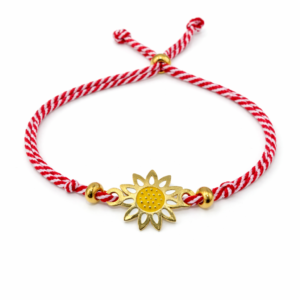 Χειροποίητο μαρτάκι με κόκκινο-λευκό διπλό κορδόνι και χρυσό λουλούδι. Ρυθμιζόμενο κλείσιμο, ιδανικό για δώρο Μαρτίου με ανοιξιάτικη διάθεση.