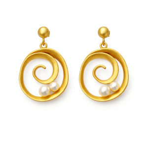 Χειροποίητα σκουλαρίκια από Ασήμι 925, επιχρυσωμένα στα Κ18, με φυσικά μαργαριτάρια και σπειροειδές σχέδιο. Οργανική υφή και γλυπτική ισορροπία.