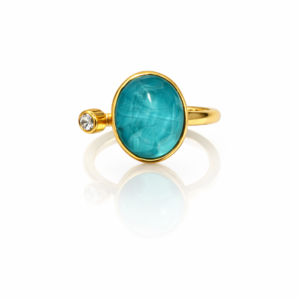 Χειροποίητο δαχτυλίδι από επιχρυσωμένο Ασήμι 925 στα Κ24 με πολύτιμη πέτρα αμαζονίτη και πέτρα ζιργκόν. Ιδανικό για chic εμφανίσεις με διαχρονικό χαρακτήρα.