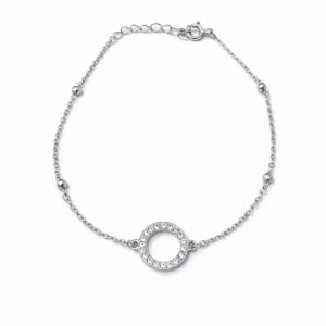 Λαμπερό βραχιόλι από Ασήμι 925, με κρίκο και λαμπερές λευκές πέτρες ζιργκόν. Ιδανικό δώρο για καθημερινές εμφανίσεις γεμάτες λάμψη.