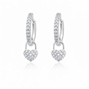 Χειροποίητα σκουλαρίκια από ασήμι 925 με σχέδιο καρδιάς και λευκές πέτρες ζιργκόν. Ιδανικό για ρομαντικές εμφανίσεις ή συμβολικό δώρο.