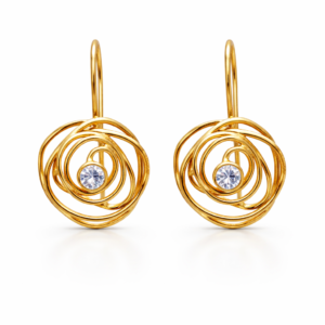 Λαμπερά σκουλαρίκια από επιχρυσωμένο ασήμι 925 με σχέδιο καρδιάς, λευκές πέρλες και λευκές πέτρες ζιργκόν. Ιδανικό για ρομαντικές εμφανίσεις ή συμβολικό δώρο.